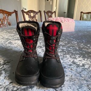 Bogs unisex toddler winter boot size 8